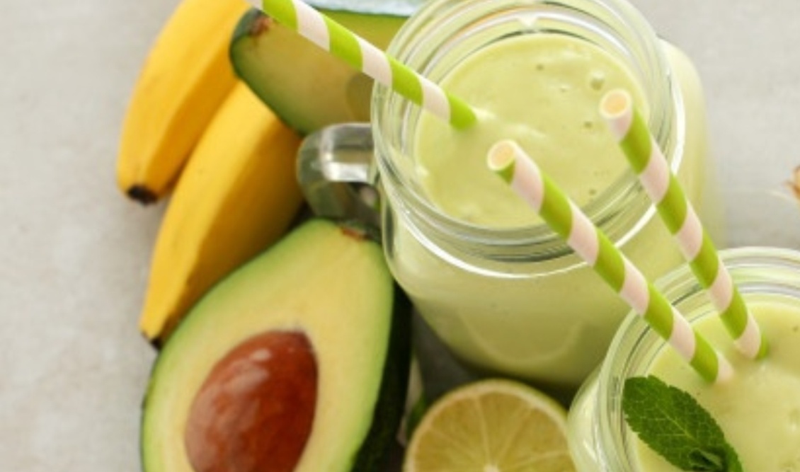 smoothie-with-avocado-banana_144627-33272