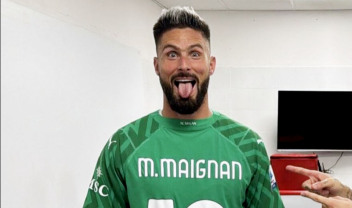 Olivier_Giroud_goalkeeper_Milan